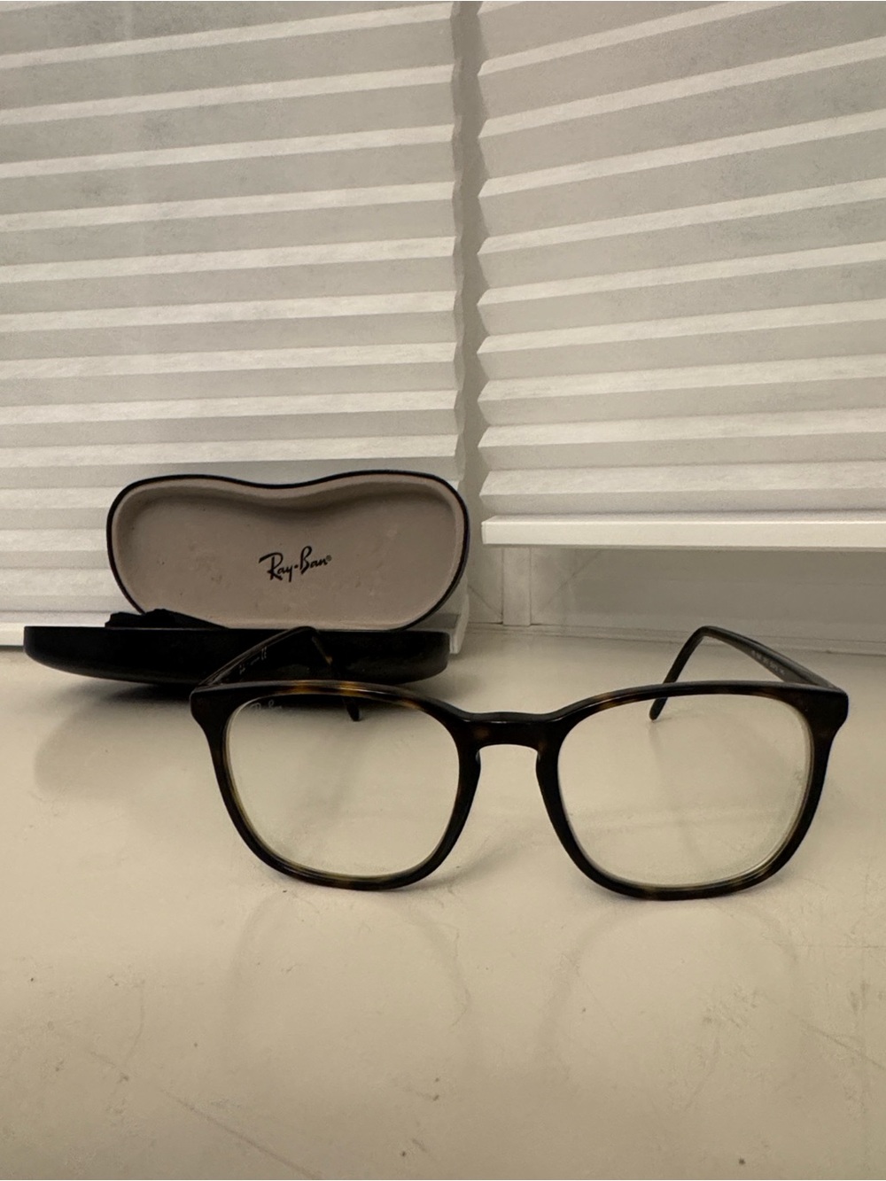 Ray-Ban Women's Tortoiseshell Frame Glasses in Black and Brown